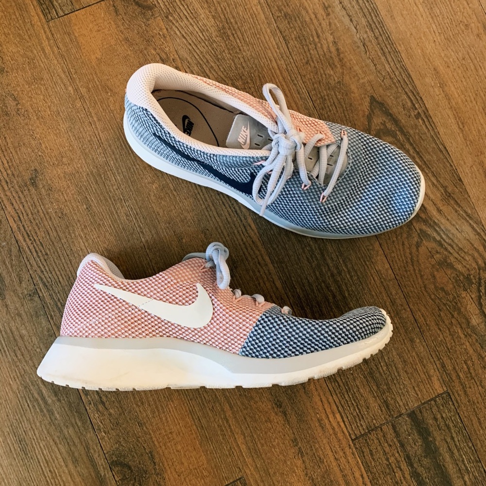 Nike Tennis Shoes